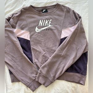 SOLD Nike Light Sweatshirt